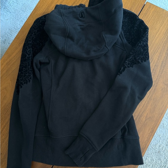 Lululemon Scuba Hoodie Light Cotton Fleece (Floral Flock) Black size 4 - Picture 7 of 7